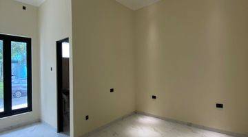 Gambar 4 Eastwood Citraland, Baru Gress, Siap Huni, 2 Master Bedroom