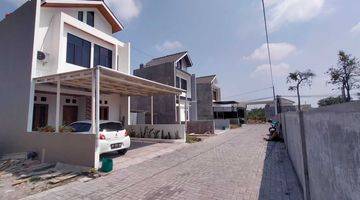 Gambar 1 Rumah 2 Lantai Baru Furnished SHM di Gumpang, Surakarta