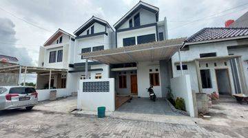 Gambar 3 Rumah 2 Lantai Baru Furnished SHM di Gumpang, Surakarta