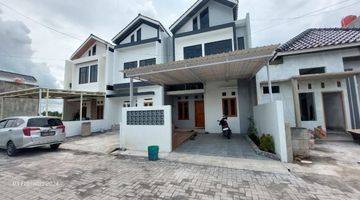 Gambar 4 Rumah 2 Lantai Baru Furnished SHM di Gumpang, Surakarta