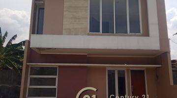 tampak depan dijual rumah brand new di