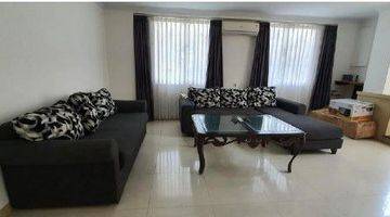 Gambar 3 Rumah mewah di cluster Beverly golf. Lippo karawaci Rumah