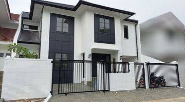 Gambar 1 Rumah Baru Cantik 2 Lantai American Classic 4 Kamar Tidur Semi Furnished di Bsd M520