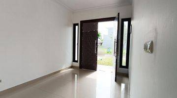 Gambar 3 Rumah 2 Lantai 4 Kamar Classic Modern Siap Huni di The Icon Bsd M474