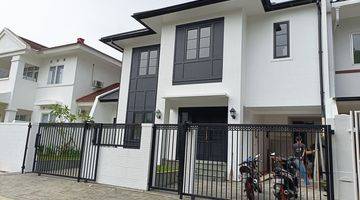 Gambar 3 Rumah Baru Cantik 2 Lantai American Classic 4 Kamar Tidur Semi Furnished di Bsd M520