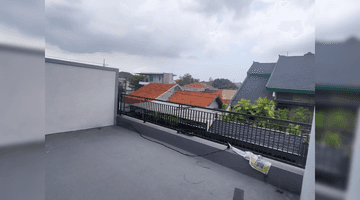 Gambar 2 Rumah Bagus SHM di Jl.tenggilis Jemur Andayani, Surabaya AS 