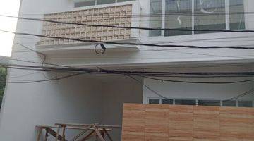 tampak depan di jual rumah di lubang