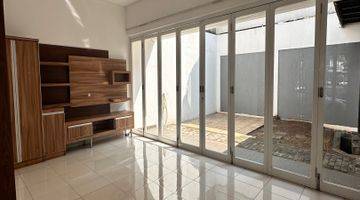 Gambar 1 Dijual Rumah Emerald View Bintaro Depan Taman Murah