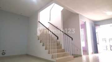 ruang keluarga rumah di citra grand, rapih,