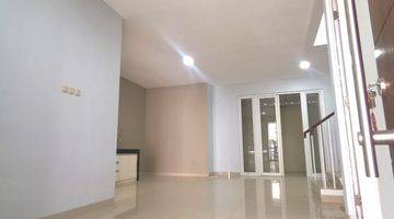 ruang tamu rumah di citra grand, rapih,