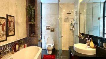 kamar mandi rumah modern mewah 3 lantai