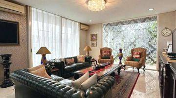 ruang tamu rumah modern 2 lantai dekat