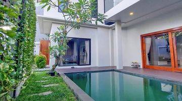 Gambar 2 Rumah  Modern Tropical 2 Lantai Lahan Parkir Luas