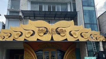 Gambar 1 Gedung Tempat Usaha di Seminyak Kuta