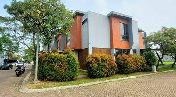 tampak depan rumah hoek minimalis  di kebayoran