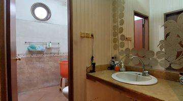 kamar mandi rumah terawat siap huni lokasi