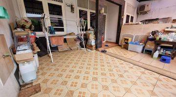 tampak depan jual cepat depan taman villa