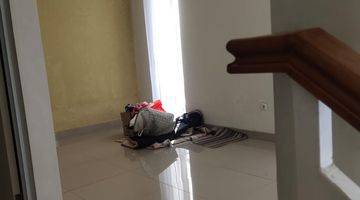 ruang keluarga rumah 2 lantai  unfurnished hgb