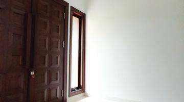 ruang tamu rumah megah di gading serpong,