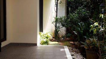 tampak depan rumah bagus graha raya, semi