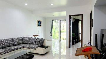 ruang tamu rumah lokasi bagus di bsd,