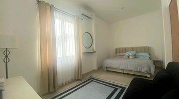 Gambar 1 Rumah Hoek Row Jalan Depan Lebar Semi Furnished Di Sawangan