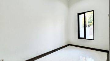 Gambar 3 Vg172 Dijual Rumah Baru 2 Lt Unfurnished di Rungkut Asri , SHM 