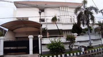 Gambar 3 Rumah Besar Manyar Surabaya Ala Old Money