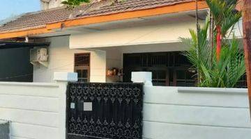 tampak depan rumah hoek cilandak siap ditempati