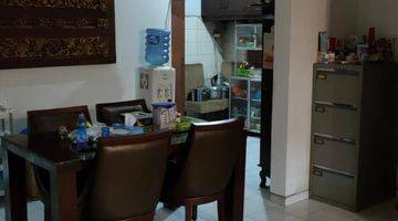 ruang keluarga rumah hoek cilandak siap ditempati