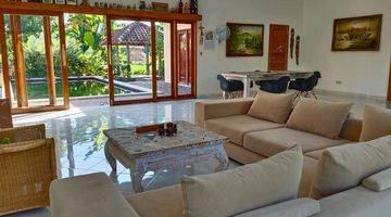 Gambar 1 CENTRAL YET SERENE: VILLA WITH EXPANSIVE LAND AND VIEWS!