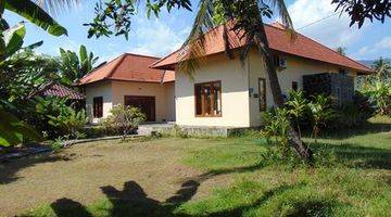 Gambar 2 CENTRAL YET SERENE: VILLA WITH EXPANSIVE LAND AND VIEWS!