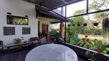 tampak depan rumah di kompleks setiabudi regency