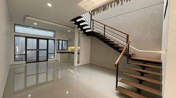 ruang tamu rumah 2 lantai di setra