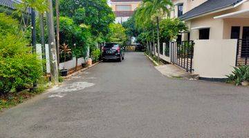 tampak depan rumah di villa cipinang indah