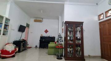 ruang keluarga rumah di kwitang senen jakarta