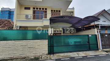tampak depan rumah di kwitang senen jakarta