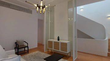 Gambar 3 Brand New Town House
european Classic Style Pondok Indah Area 
