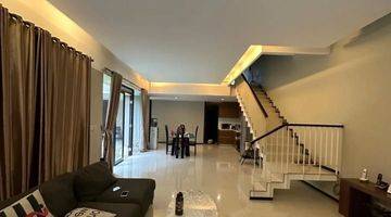 Gambar 3 Rumah Modern Tropical
di Town House Eksklusif
veteran Bintaro