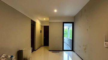 Gambar 5 Rumah Modern Tropical
di Town House Eksklusif
veteran Bintaro