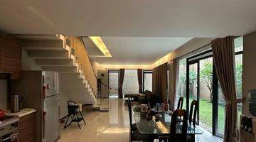 Gambar 2 Rumah Modern Tropical
di Town House Eksklusif
veteran Bintaro