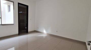 Gambar 4 Disewakan Rumah Pik 2 Ukuran 10x15 Hook Depan Club House 2 Lantai