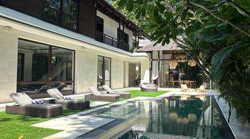 Gambar 1 Five Bedrooms Luxury Villa Near Petitenget Beach