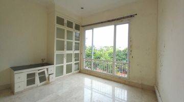 Gambar 4 Double Storied Mediteran house bright light