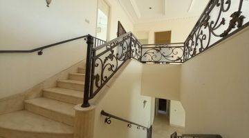 Gambar 5 Double Storied Mediteran house bright light