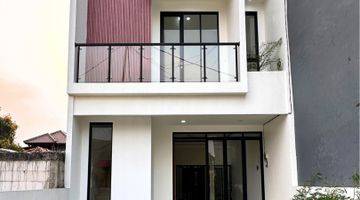 Gambar 1 Rumah 3 Lantai Bagus Unfurnished SHM di Jakarta Selatan