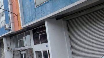 tampak depan di jual gudang di kawasan