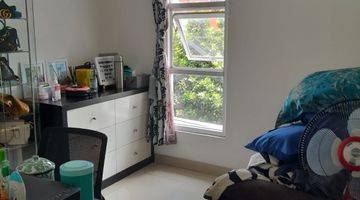 kamar tidur rumah 2 lantai, di kompleks