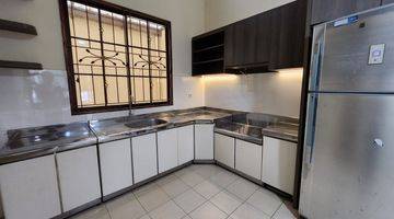 Gambar 3 Town House  Phth 2 Lantai  Furnished Strategis Di Lippo Karawaci