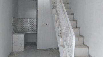 ruang keluarga rumah di pasar rebo jaktim